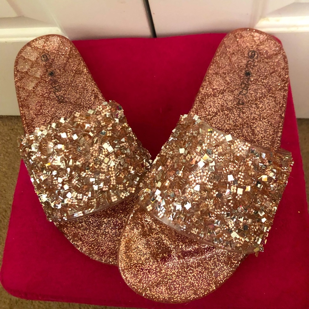 LNWOT Clover Lay pink sparkly jellies sandals